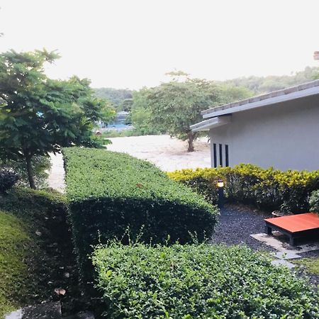 Koh Sirey Beachfront Pool Villa プーケット エクステリア 写真