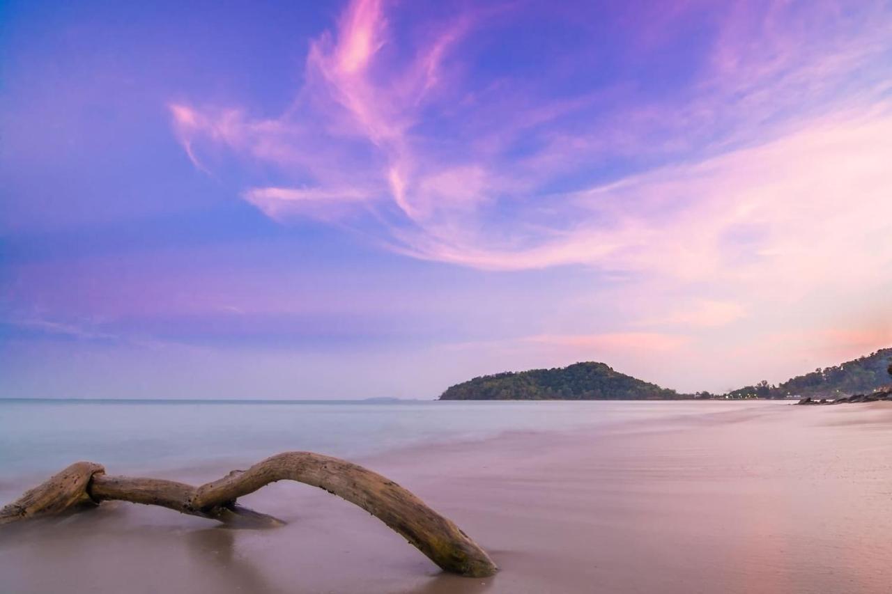 Koh Sirey Beachfront Pool Villa プーケット エクステリア 写真