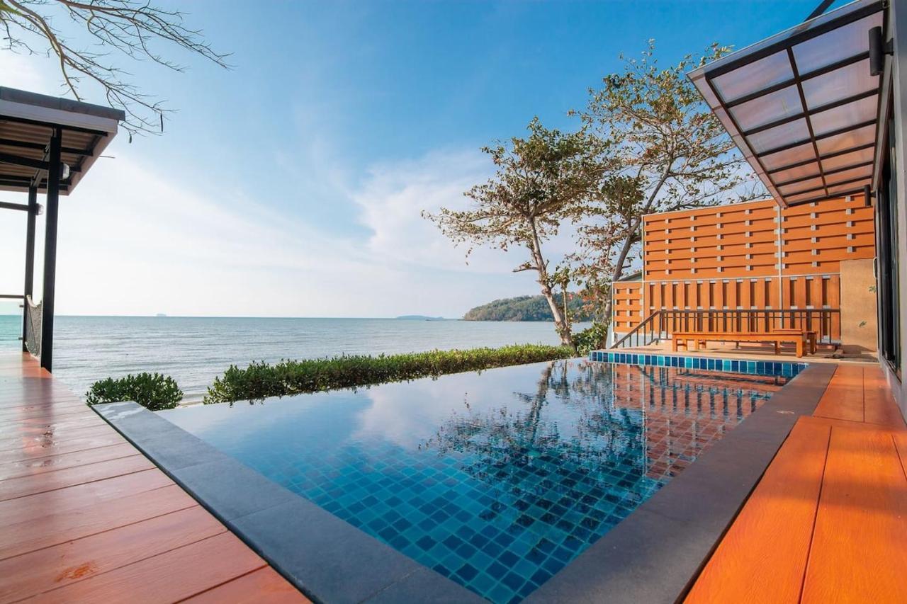 Koh Sirey Beachfront Pool Villa プーケット エクステリア 写真