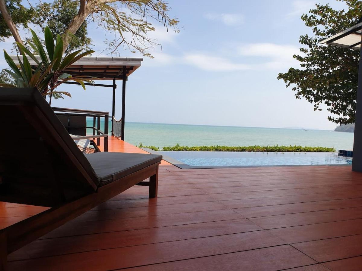 Koh Sirey Beachfront Pool Villa プーケット エクステリア 写真