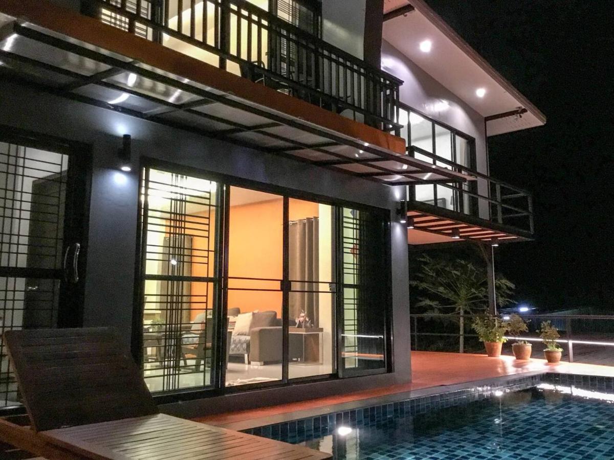Koh Sirey Beachfront Pool Villa プーケット エクステリア 写真