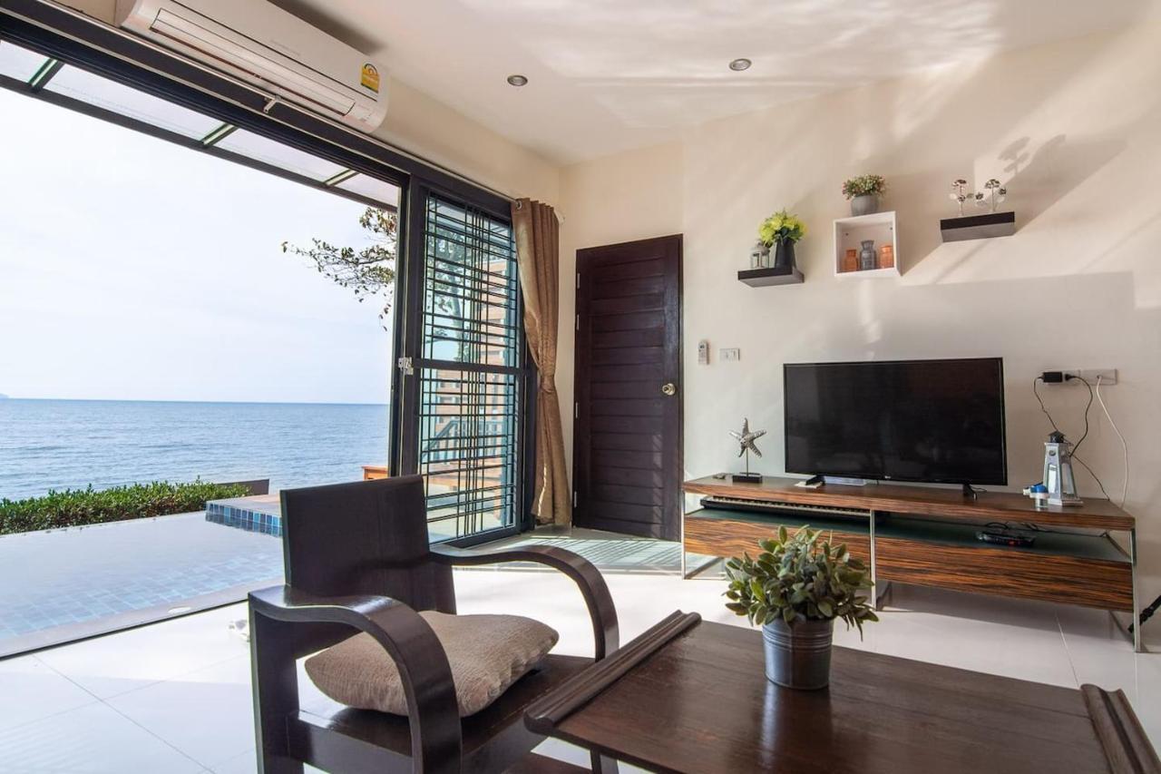 Koh Sirey Beachfront Pool Villa プーケット エクステリア 写真