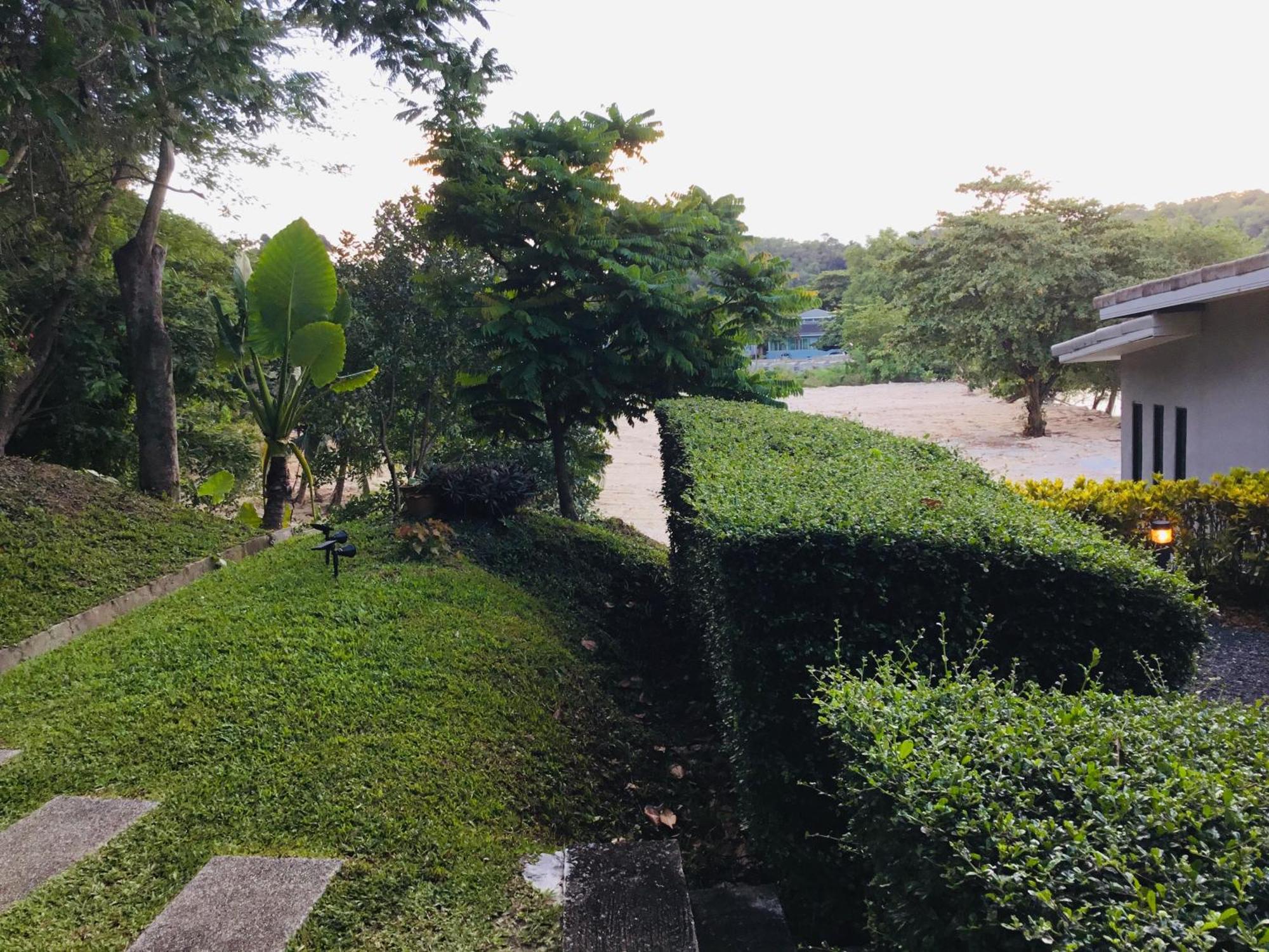 Koh Sirey Beachfront Pool Villa プーケット エクステリア 写真