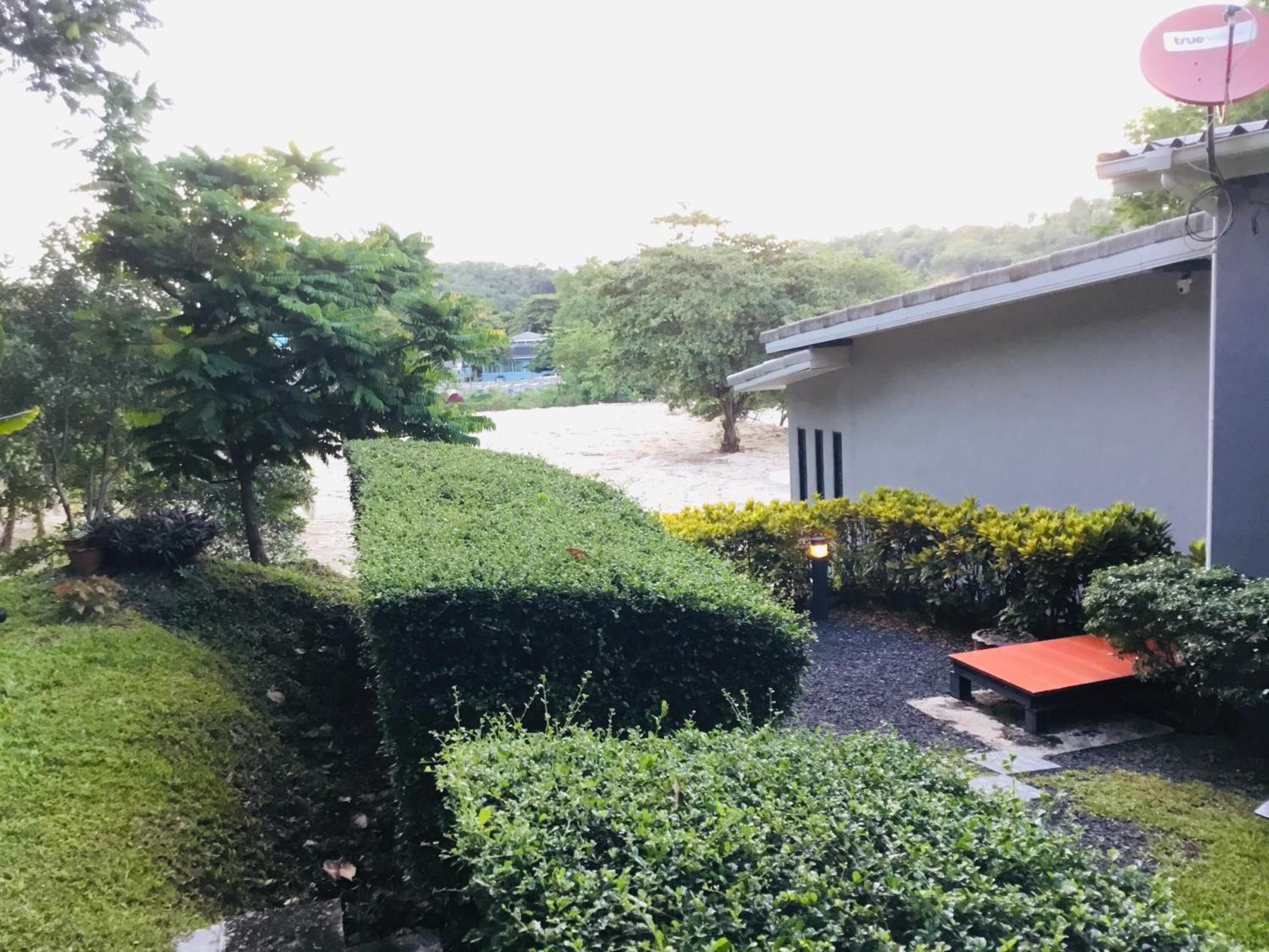 Koh Sirey Beachfront Pool Villa プーケット エクステリア 写真