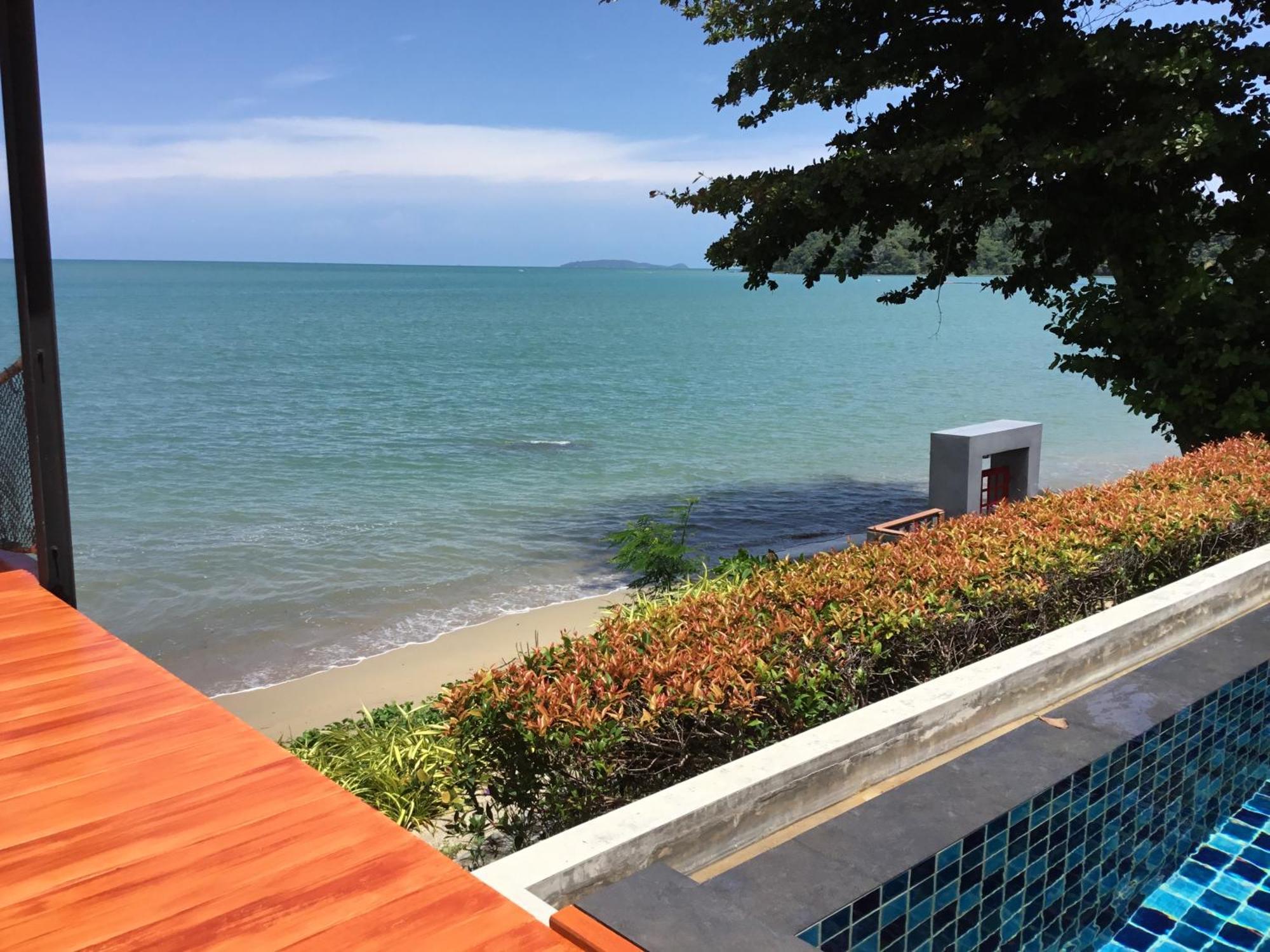 Koh Sirey Beachfront Pool Villa プーケット エクステリア 写真